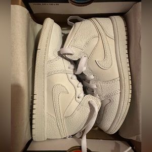 Jordan 1 Mid White! Like New!
